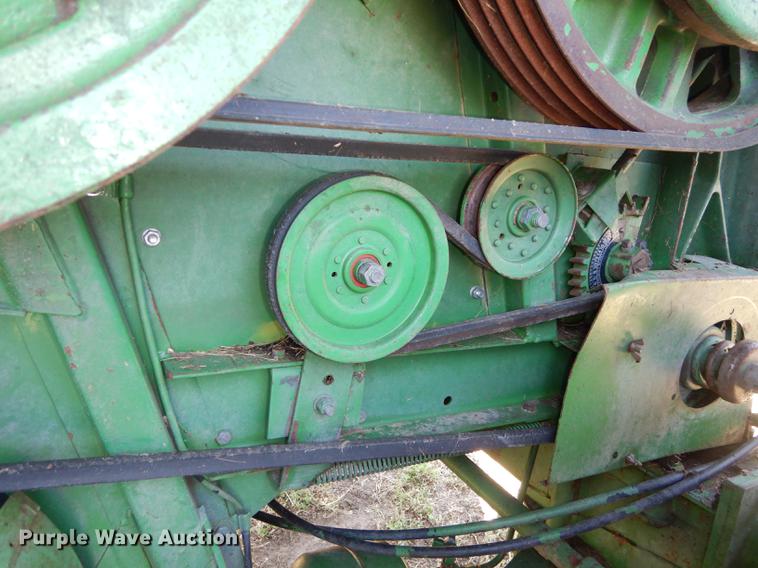 image for item DD0763 1983 John Deere 7720 combine