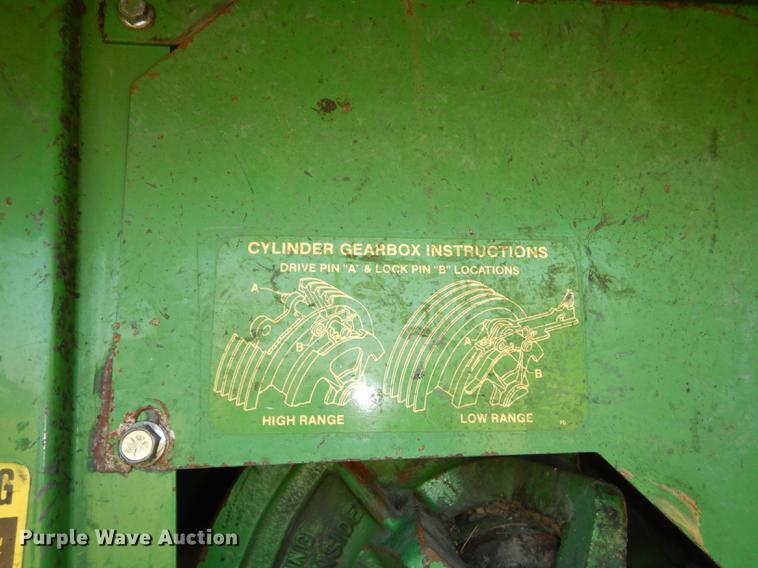 image for item DD0763 1983 John Deere 7720 combine