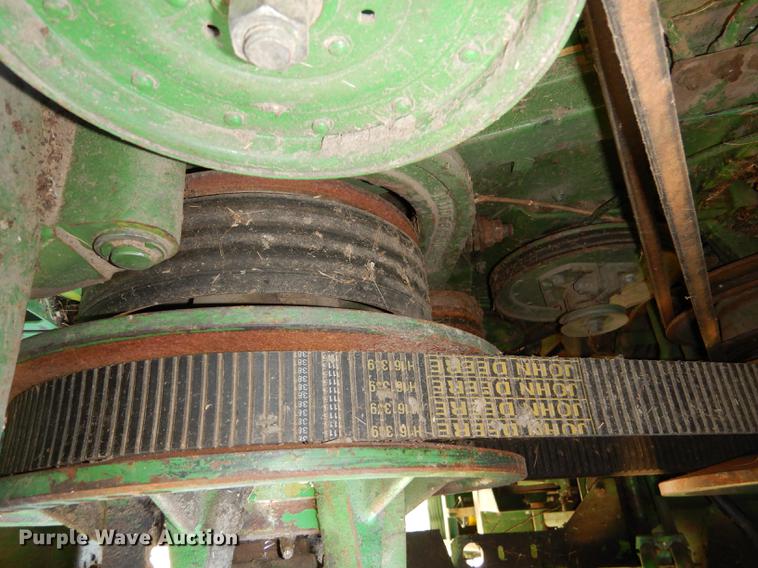 image for item DD0763 1983 John Deere 7720 combine