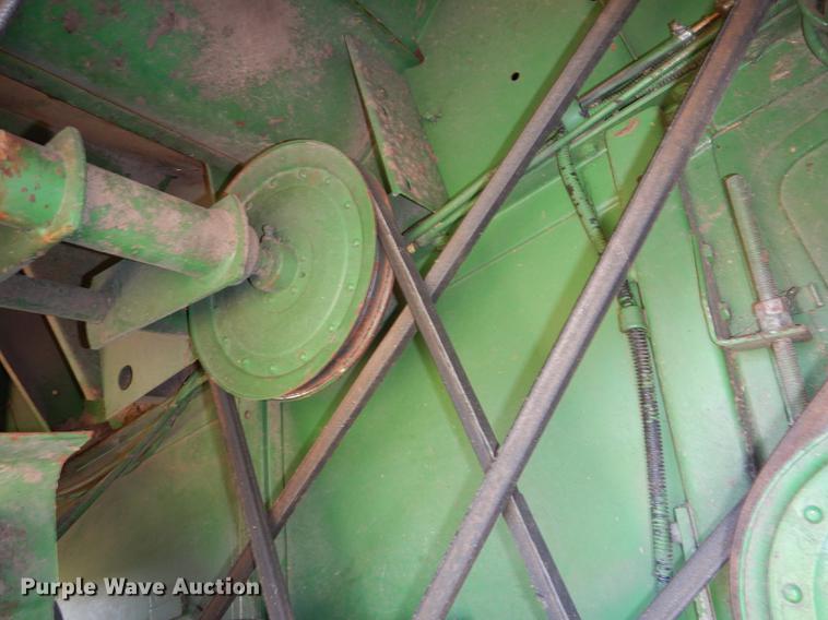 image for item DD0763 1983 John Deere 7720 combine