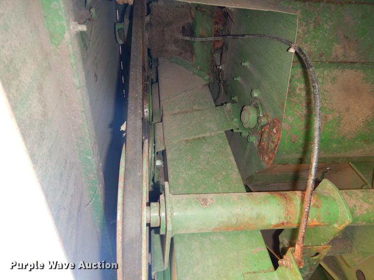 image for item DD0763 1983 John Deere 7720 combine