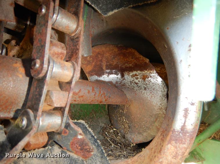 image for item DD0763 1983 John Deere 7720 combine