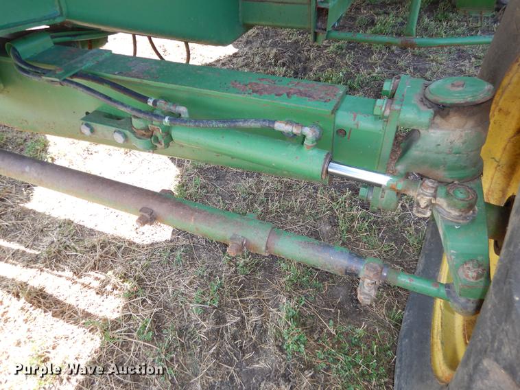 image for item DD0763 1983 John Deere 7720 combine