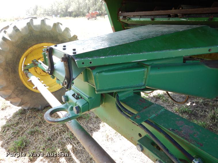 image for item DD0763 1983 John Deere 7720 combine