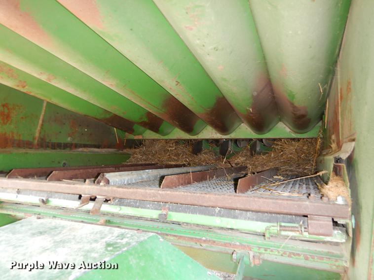 image for item DD0763 1983 John Deere 7720 combine