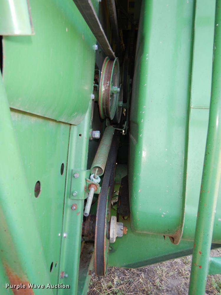 image for item DD0763 1983 John Deere 7720 combine