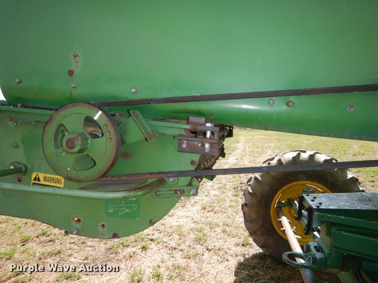 image for item DD0763 1983 John Deere 7720 combine
