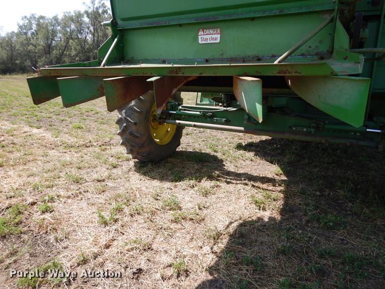 image for item DD0763 1983 John Deere 7720 combine