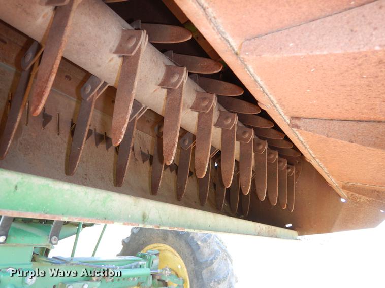 image for item DD0763 1983 John Deere 7720 combine