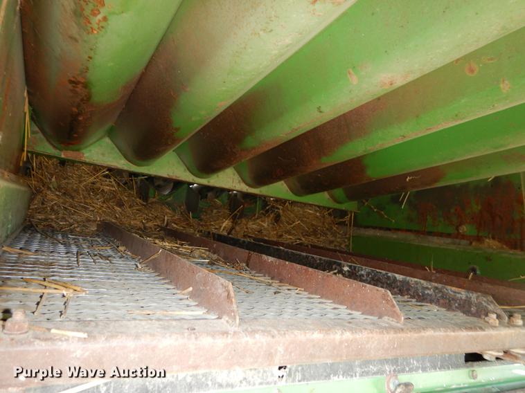 image for item DD0763 1983 John Deere 7720 combine