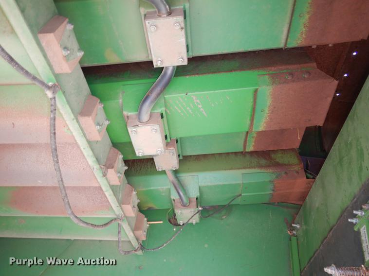 image for item DD0763 1983 John Deere 7720 combine