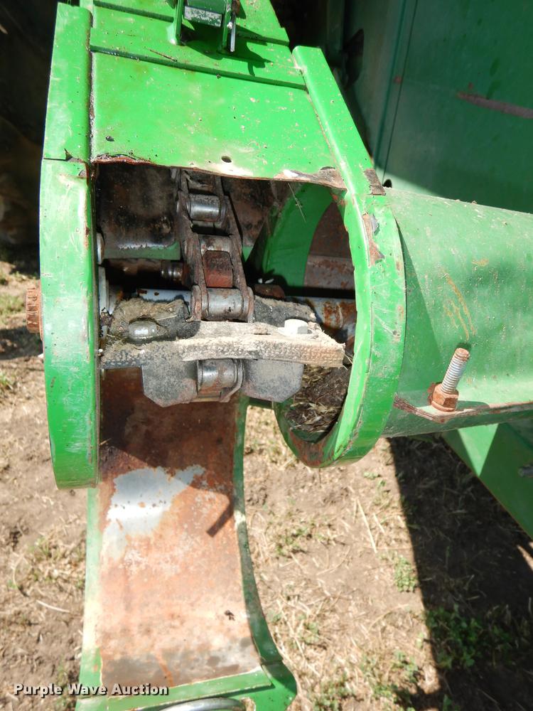 image for item DD0763 1983 John Deere 7720 combine