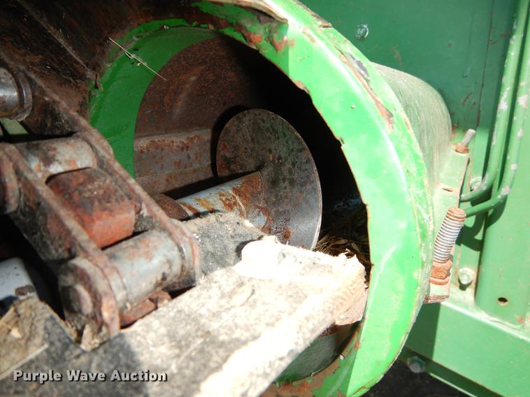 image for item DD0763 1983 John Deere 7720 combine