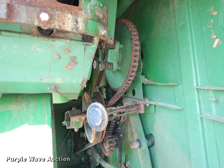 image for item DD0763 1983 John Deere 7720 combine