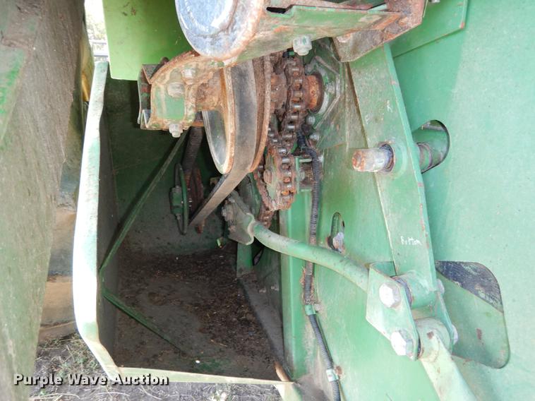 image for item DD0763 1983 John Deere 7720 combine