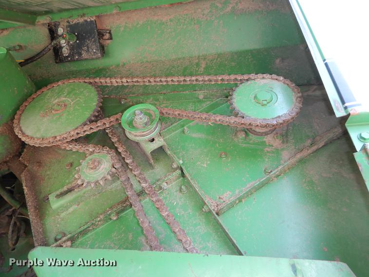 image for item DD0763 1983 John Deere 7720 combine
