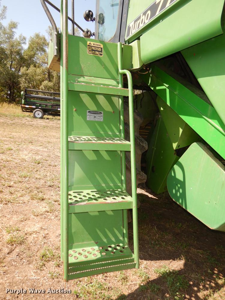 image for item DD0763 1983 John Deere 7720 combine