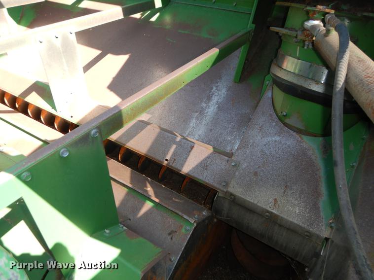 image for item DD0763 1983 John Deere 7720 combine