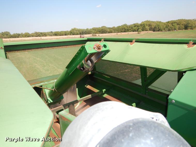 image for item DD0763 1983 John Deere 7720 combine