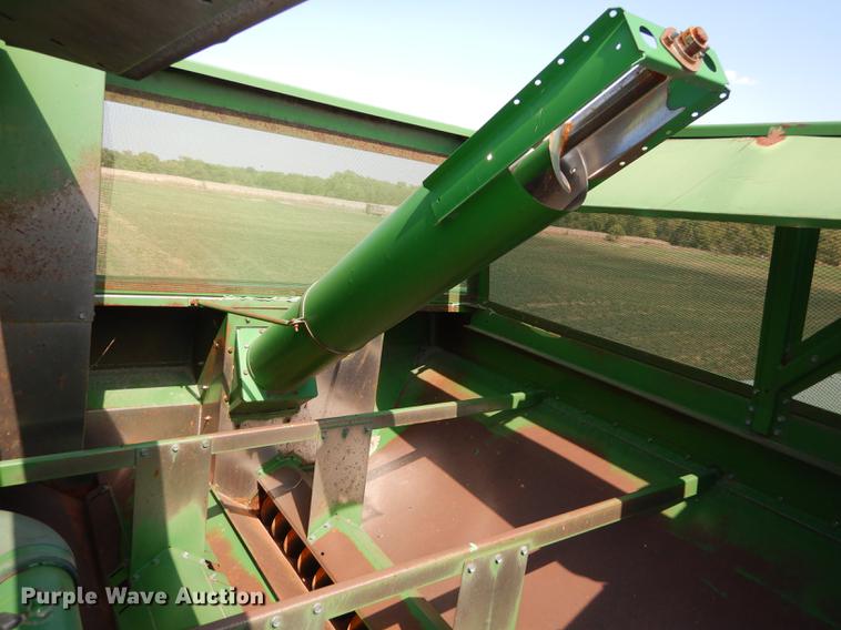 image for item DD0763 1983 John Deere 7720 combine