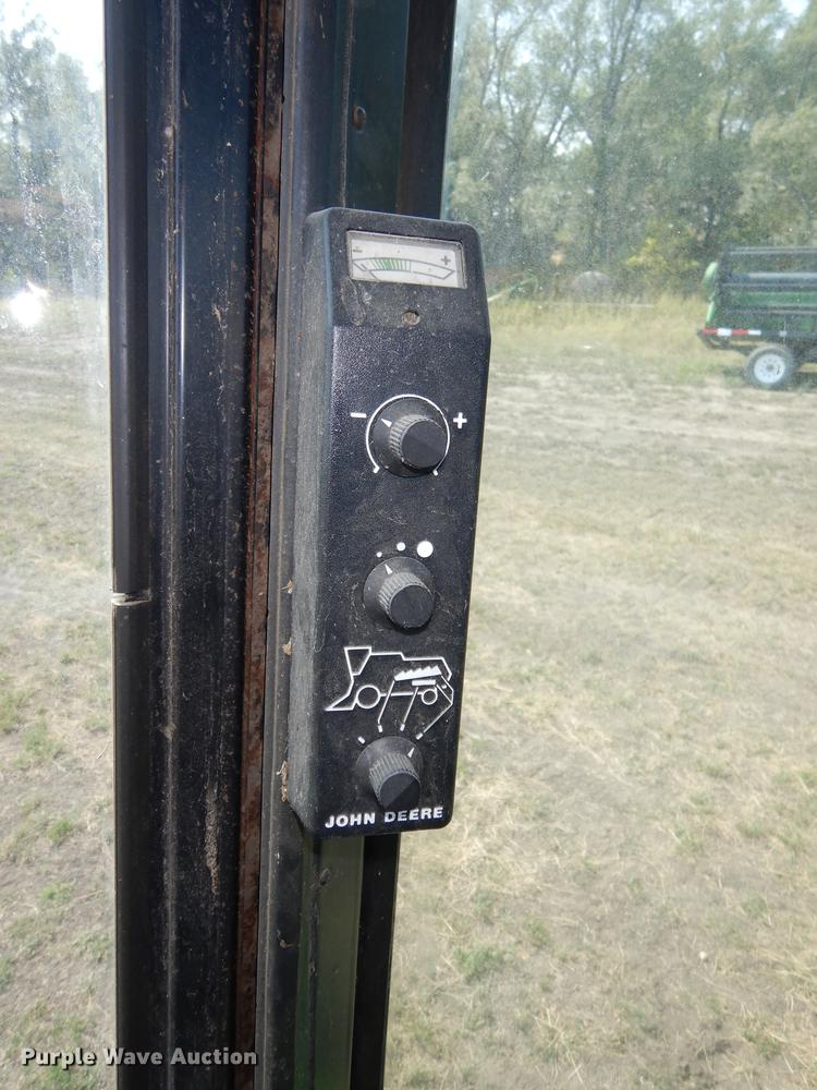 image for item DD0763 1983 John Deere 7720 combine