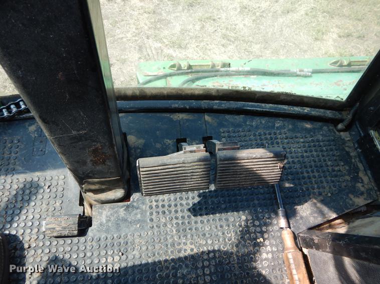 image for item DD0763 1983 John Deere 7720 combine