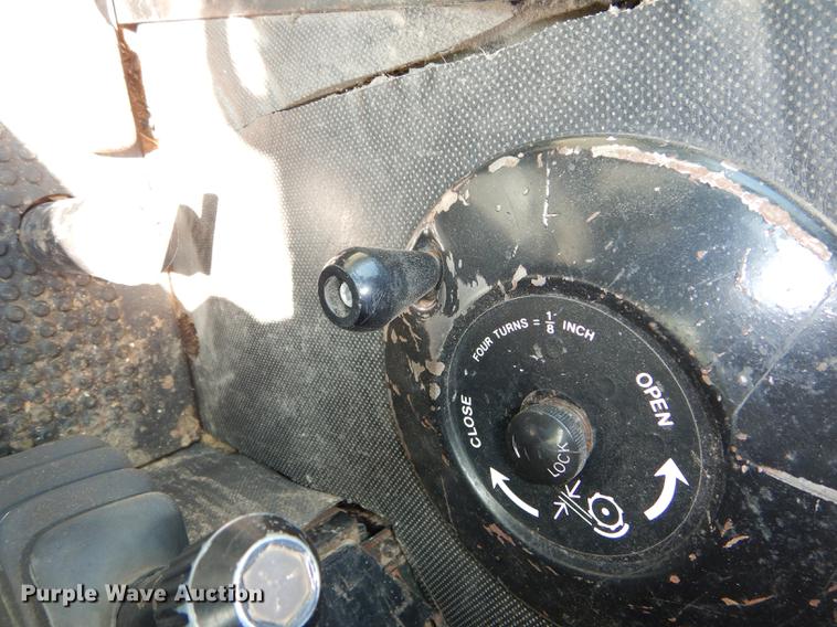 image for item DD0763 1983 John Deere 7720 combine