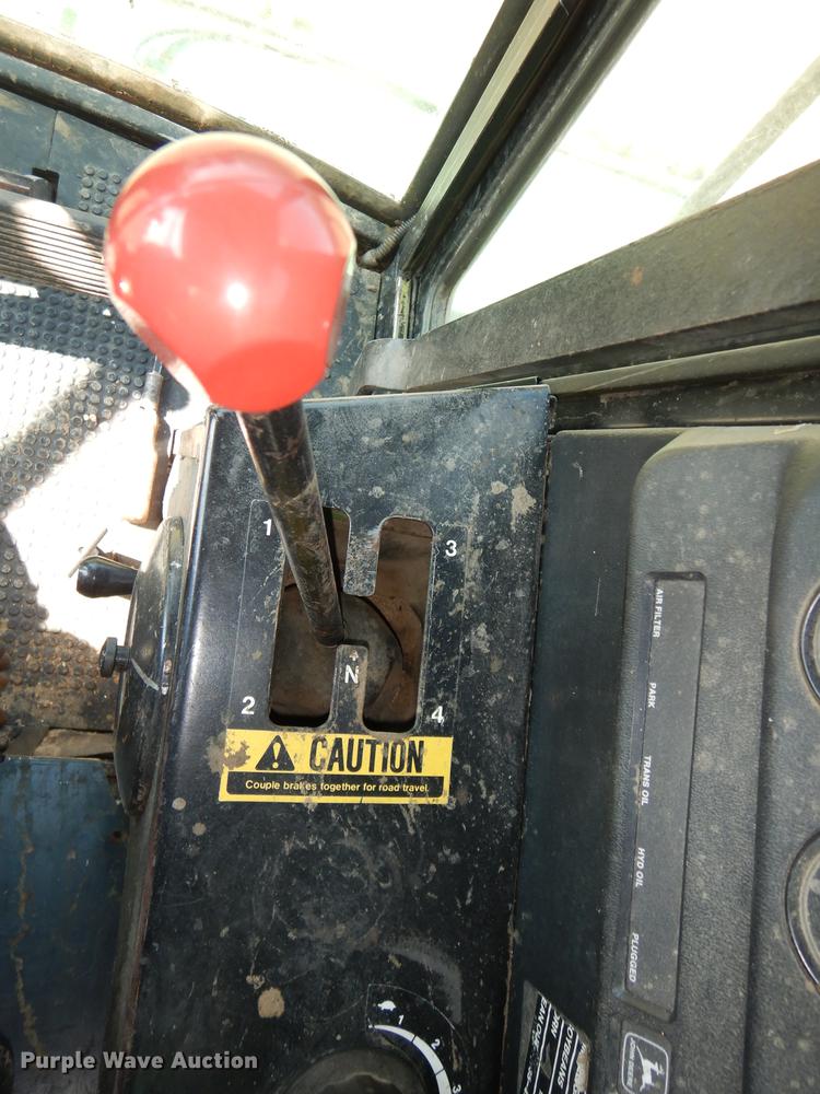 image for item DD0763 1983 John Deere 7720 combine