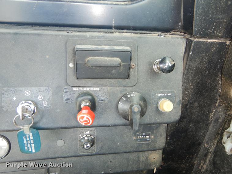 image for item DD0763 1983 John Deere 7720 combine