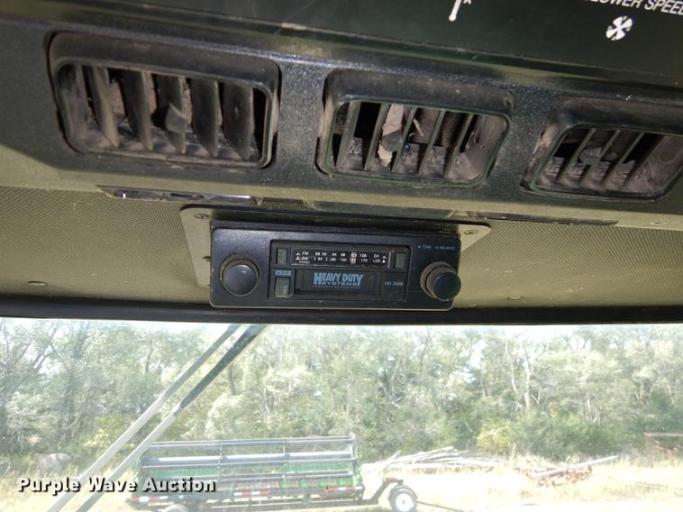 image for item DD0763 1983 John Deere 7720 combine