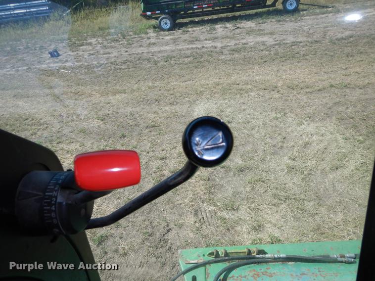 image for item DD0763 1983 John Deere 7720 combine