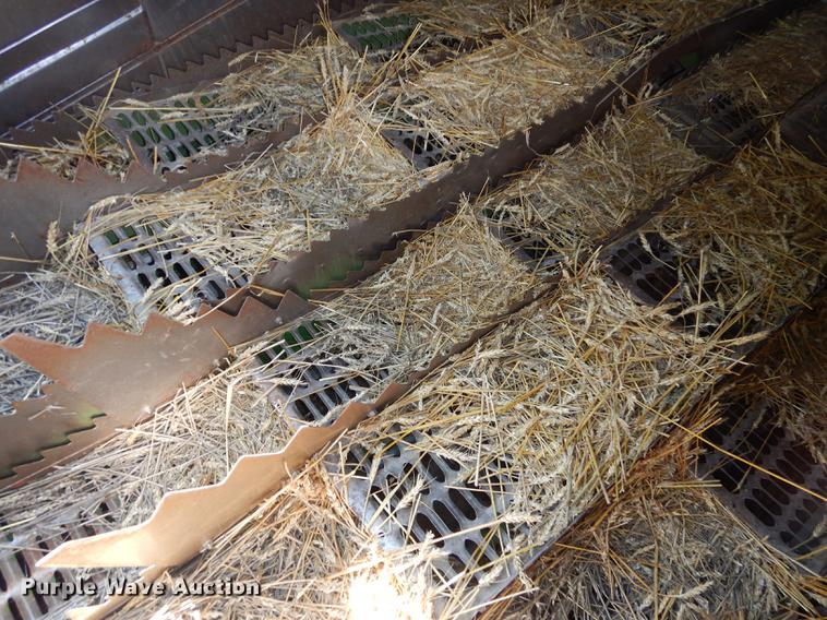 image for item DD0763 1983 John Deere 7720 combine