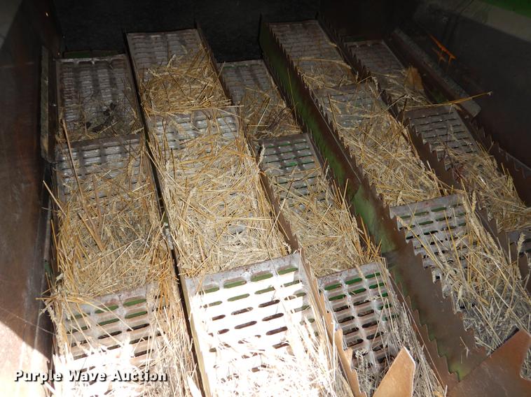 image for item DD0763 1983 John Deere 7720 combine