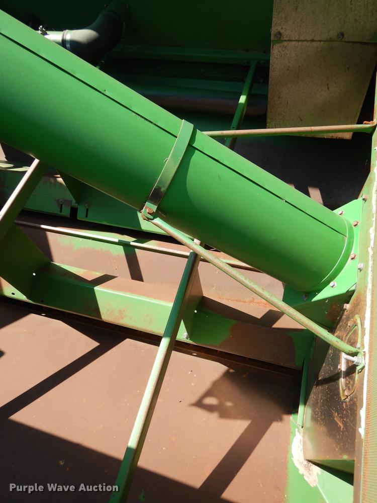 image for item DD0763 1983 John Deere 7720 combine