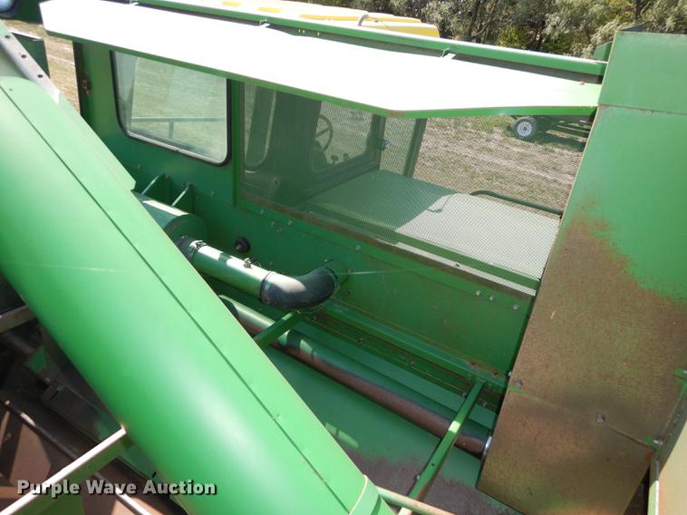 image for item DD0763 1983 John Deere 7720 combine