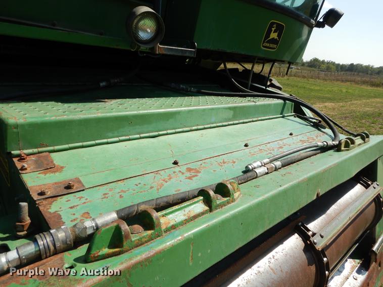 image for item DD0763 1983 John Deere 7720 combine