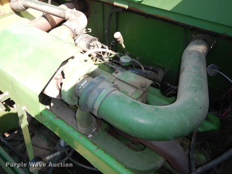 image for item DD0763 1983 John Deere 7720 combine