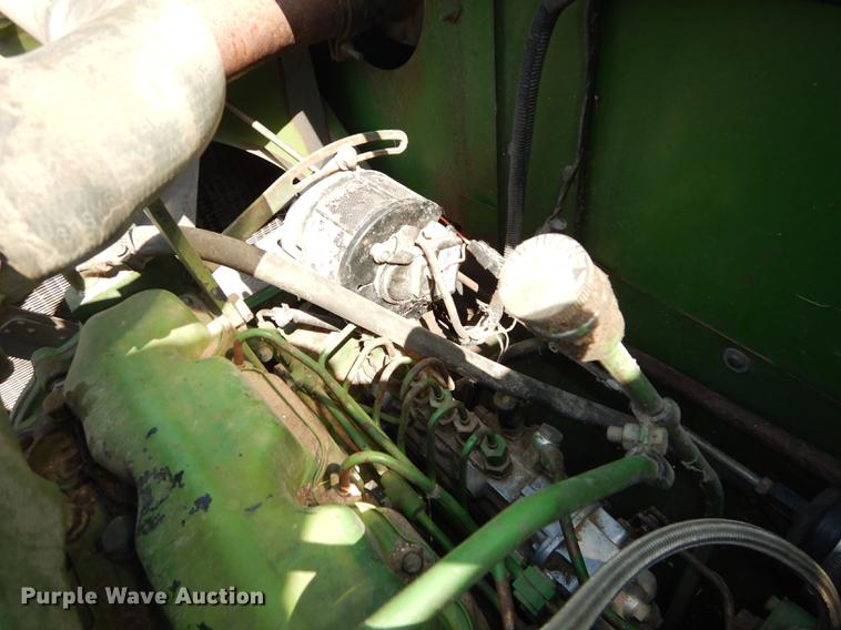 image for item DD0763 1983 John Deere 7720 combine