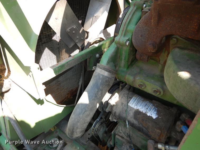 image for item DD0763 1983 John Deere 7720 combine