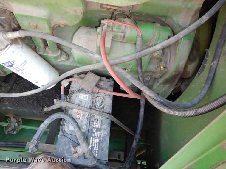 image for item DD0763 1983 John Deere 7720 combine