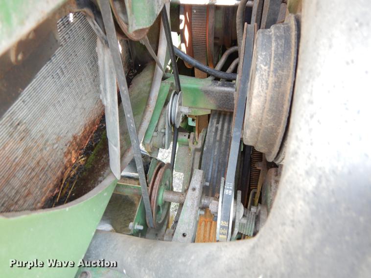 image for item DD0763 1983 John Deere 7720 combine