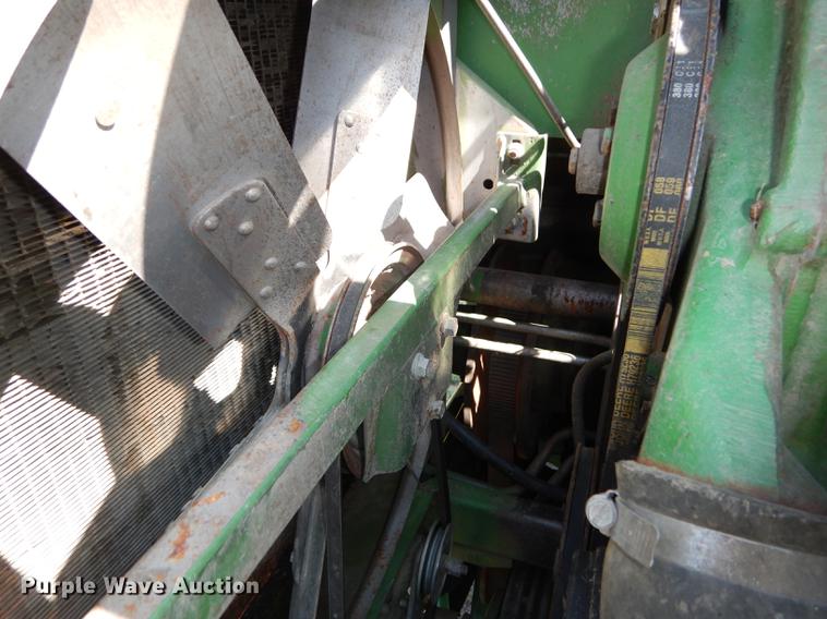 image for item DD0763 1983 John Deere 7720 combine