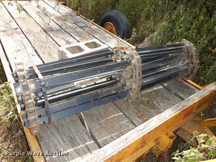 image for item DD0763 1983 John Deere 7720 combine