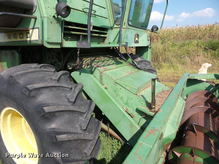 image for item DD1508 John Deere 4400 combine