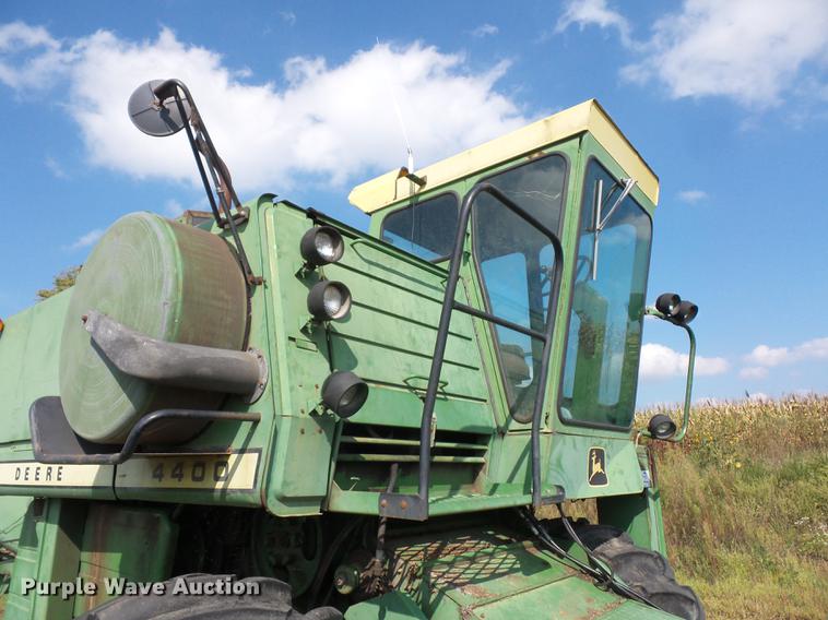 image for item DD1508 John Deere 4400 combine