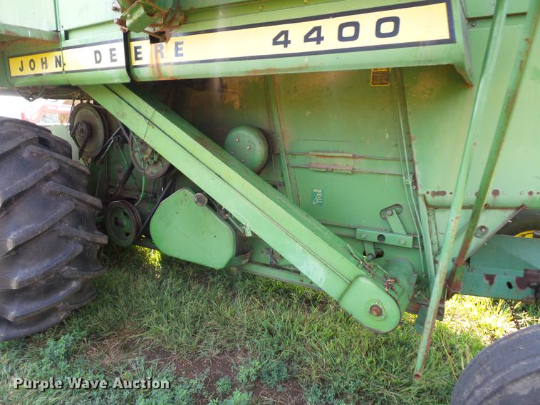 image for item DD1508 John Deere 4400 combine