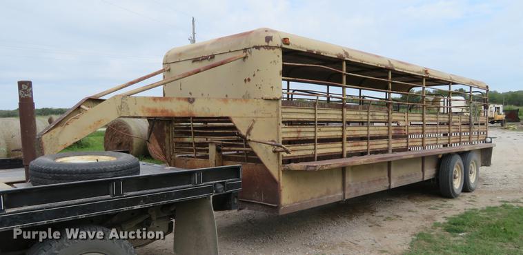 image for item DI9858 Livestock trailer