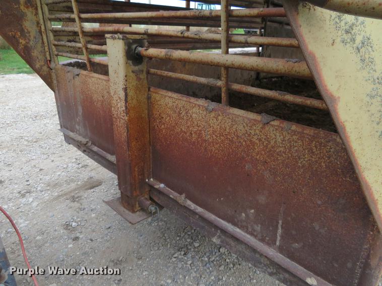 image for item DI9858 Livestock trailer