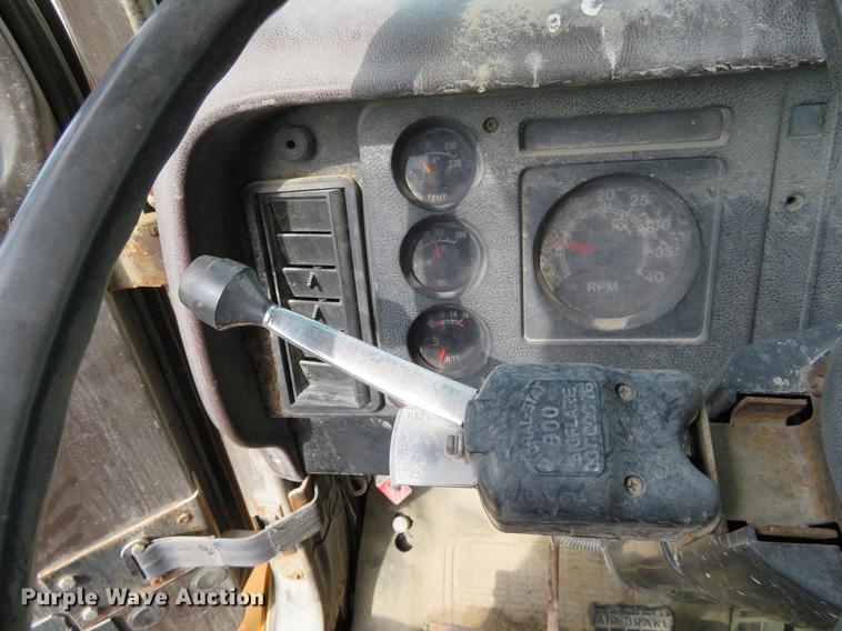 image for item DI9859 1989 International 8300 semi truck