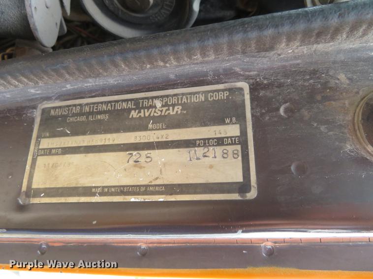 image for item DI9859 1989 International 8300 semi truck